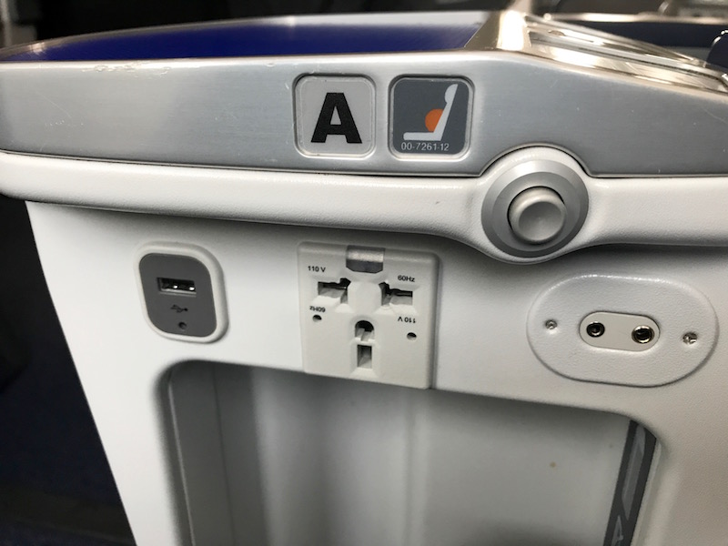 Seat Connectivity And Power Source 