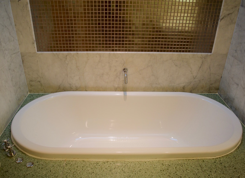 Only Non-Renovated Rooms And Suites Feature Tubs