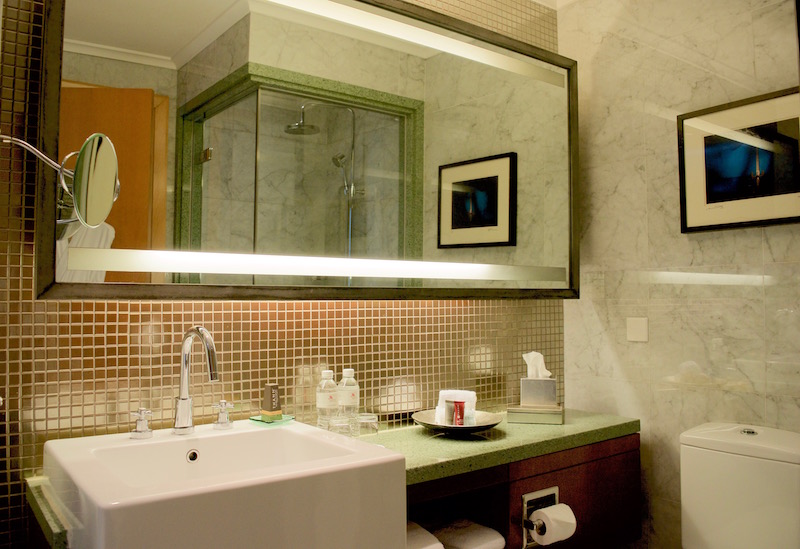 Singapore Marriott Tang Plaza Executive King Room Bathroom