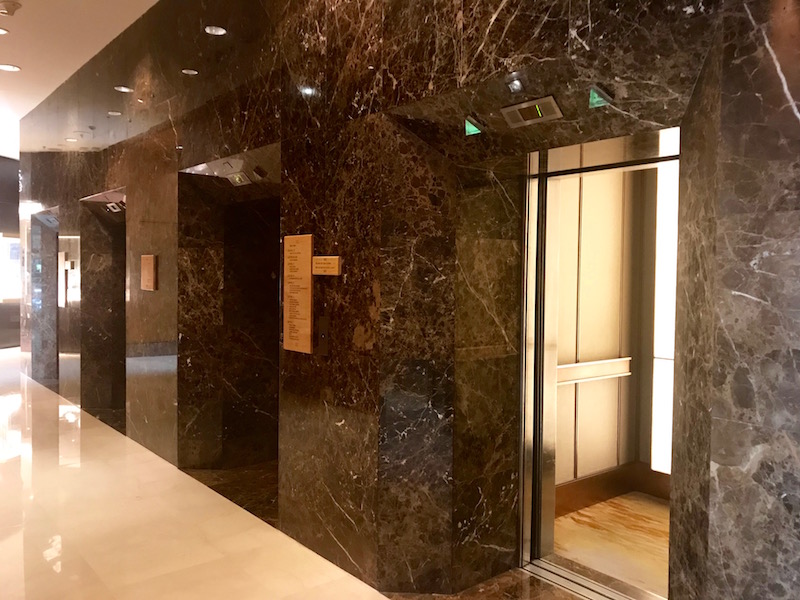 Singapore Marriott Tang Plaza Hotel Elevator Lobby