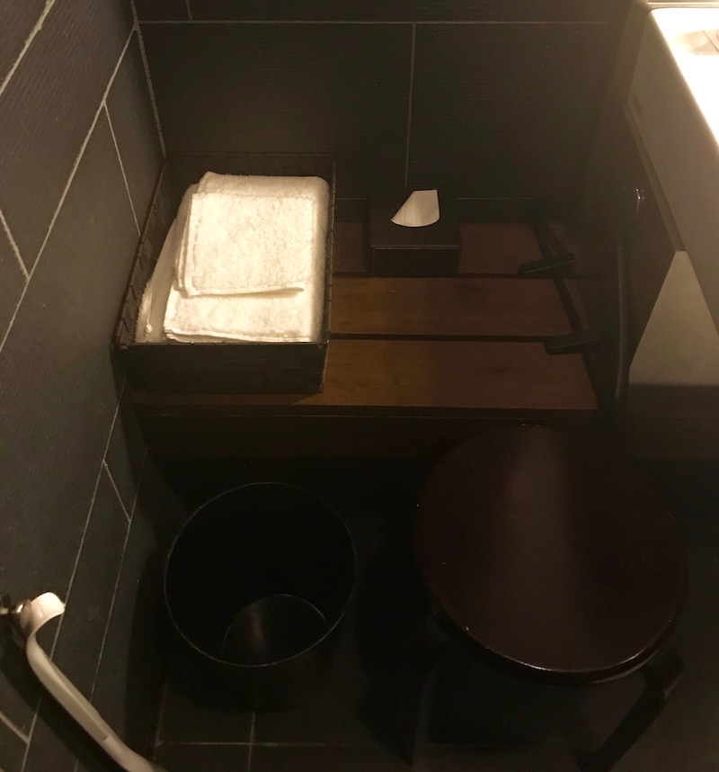 Japan Airlines First Class Lounge Tokyo Haneda Shower Room