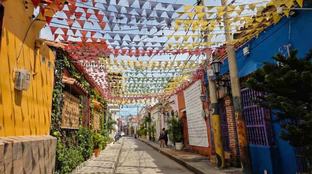 Colourful street in Cartagena, Colombia, photographed during a budget trip booked without an Amex card